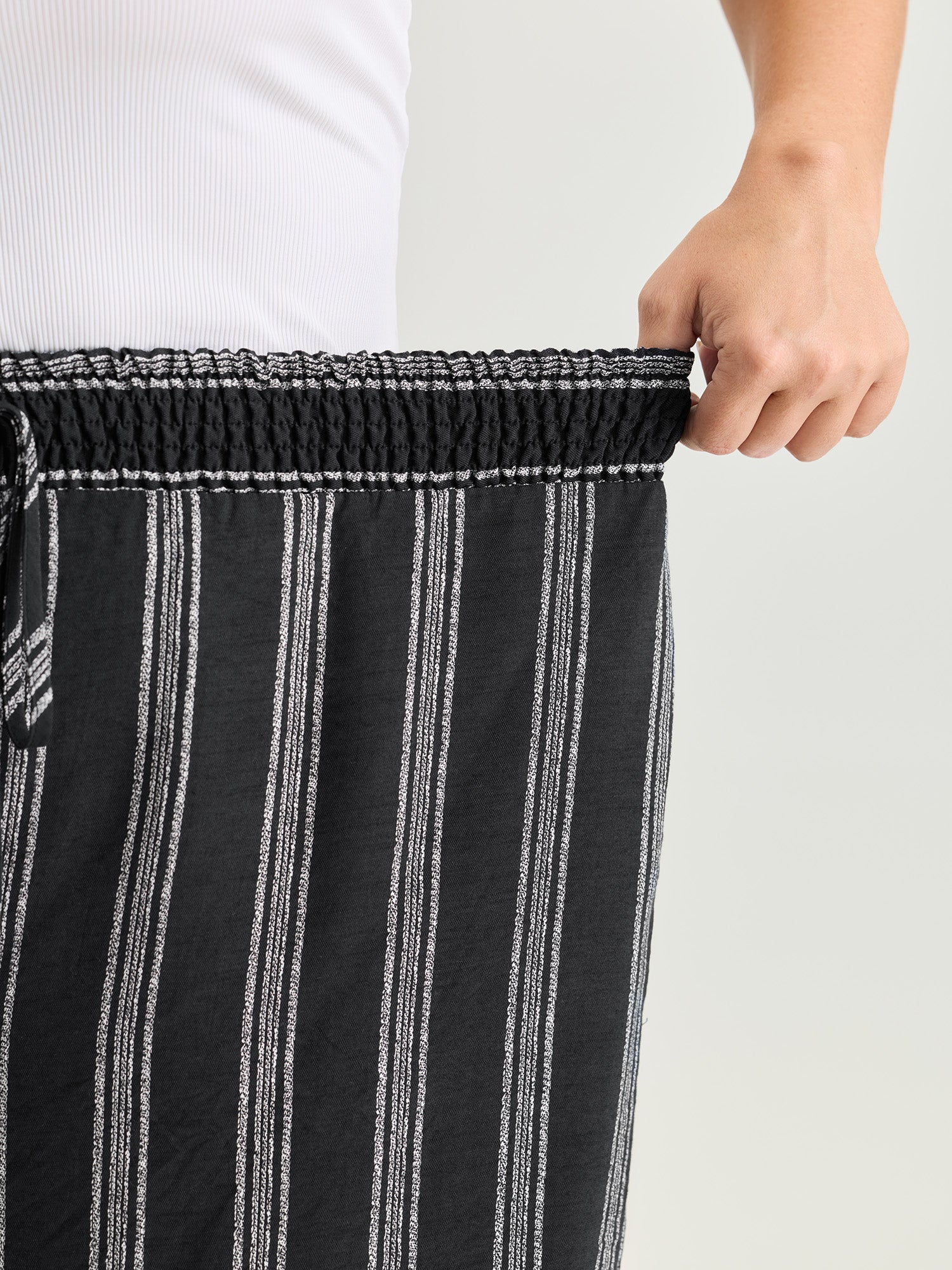 Abstract Striped Drawstring Shirred Waist Pants - Image 4