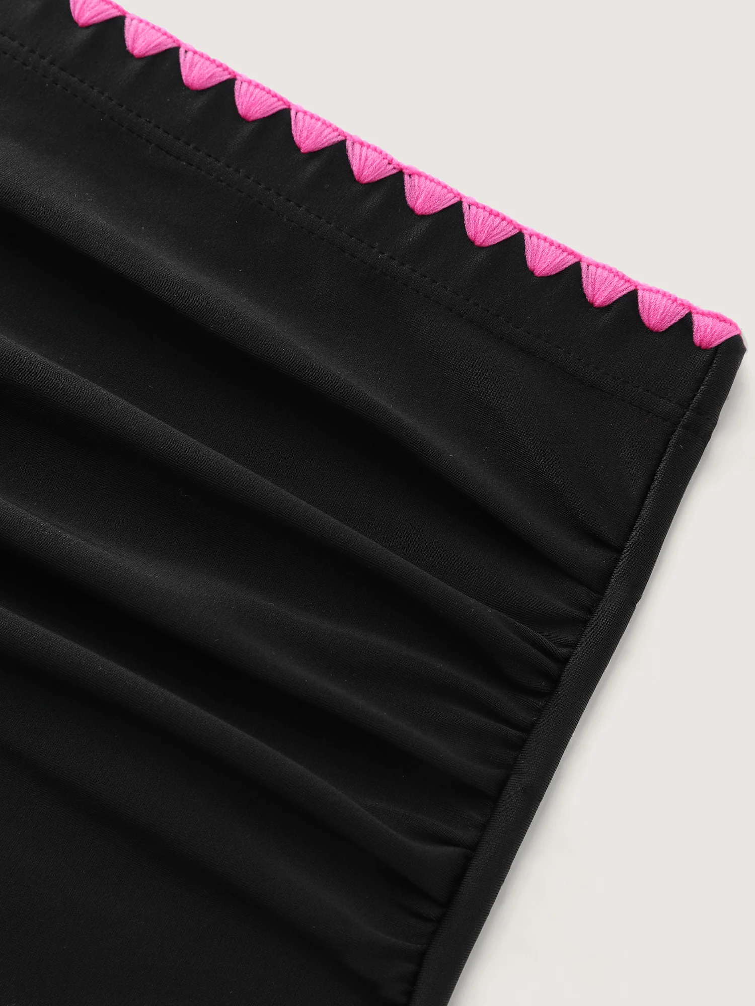 Color Contrast Embroidered Edge Bikini Bottoms - Image 5