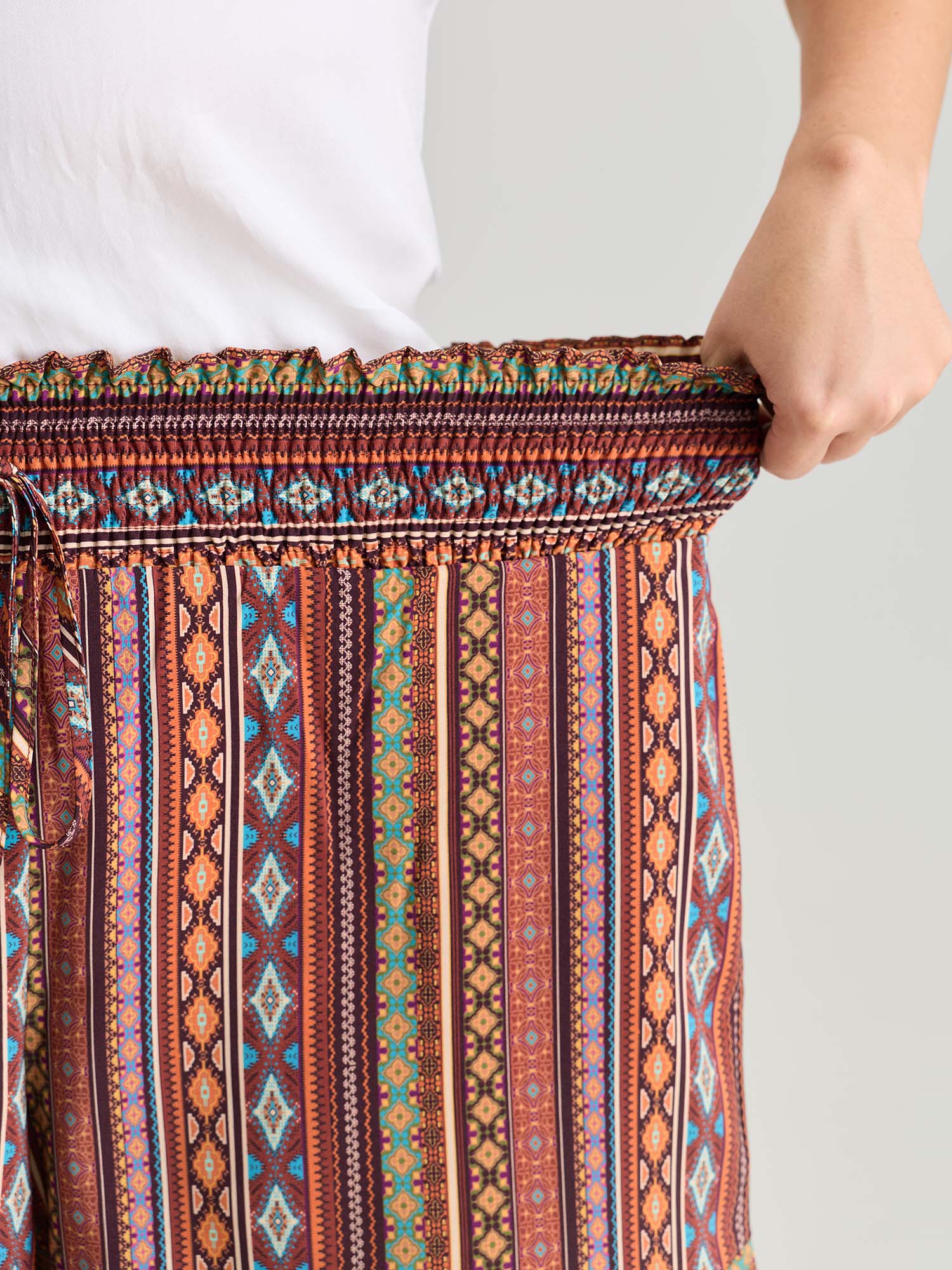 Geometric Striped Drawstring Waist Shorts - Image 4