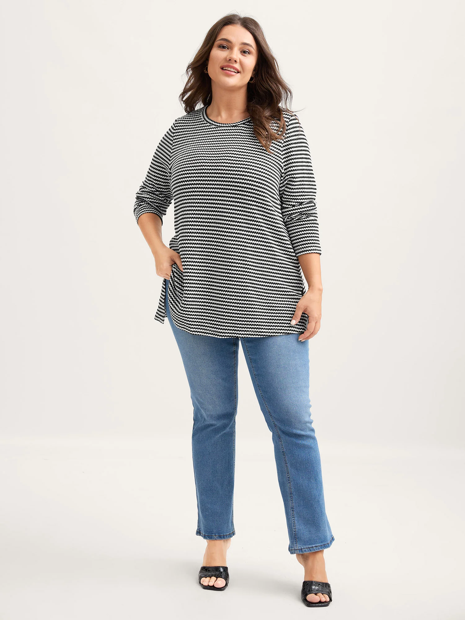 Geometric Texture Split Hem T-Shirt - Image 4
