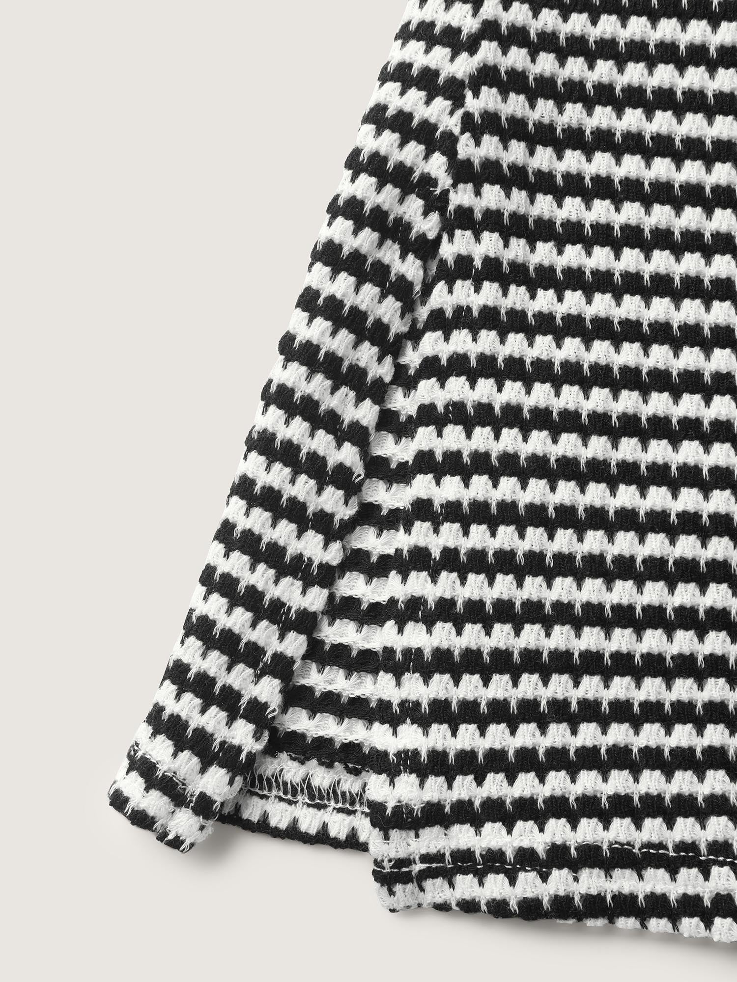 Geometric Texture Split Hem T-Shirt - Image 6