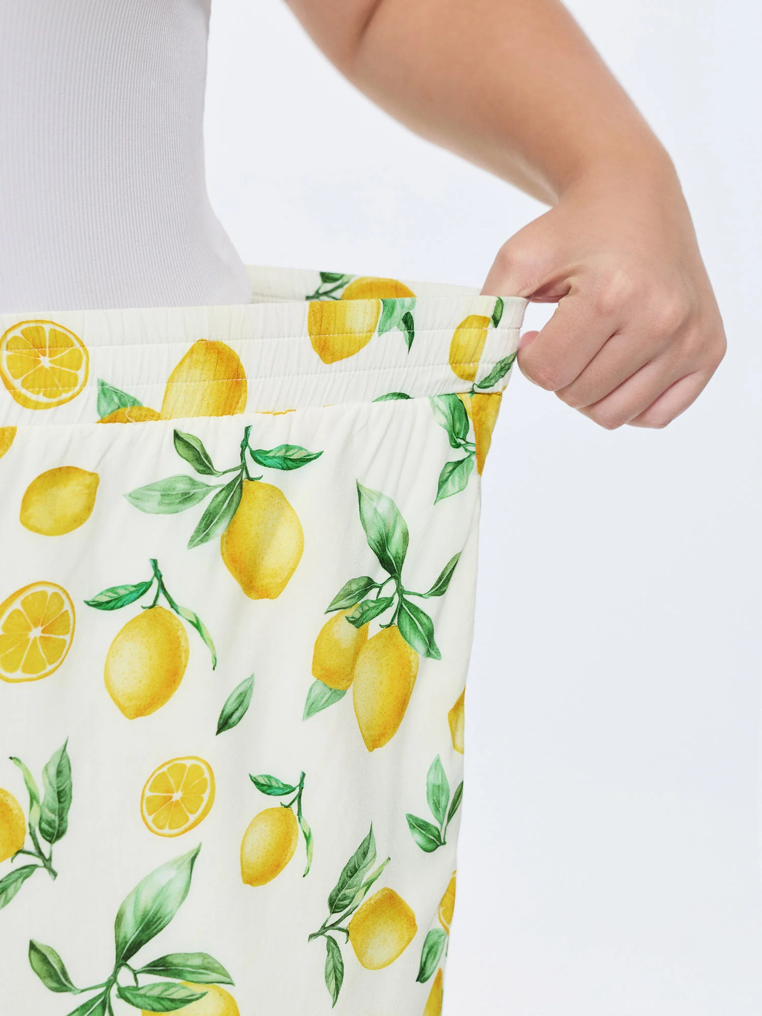 Hand-Painted Lemon Print Pockets Shorts - Image 3