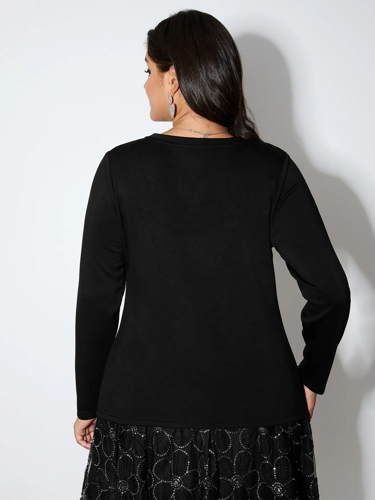 Heart-Shaped Cut-Out Diamond T-Shirt - Image 5