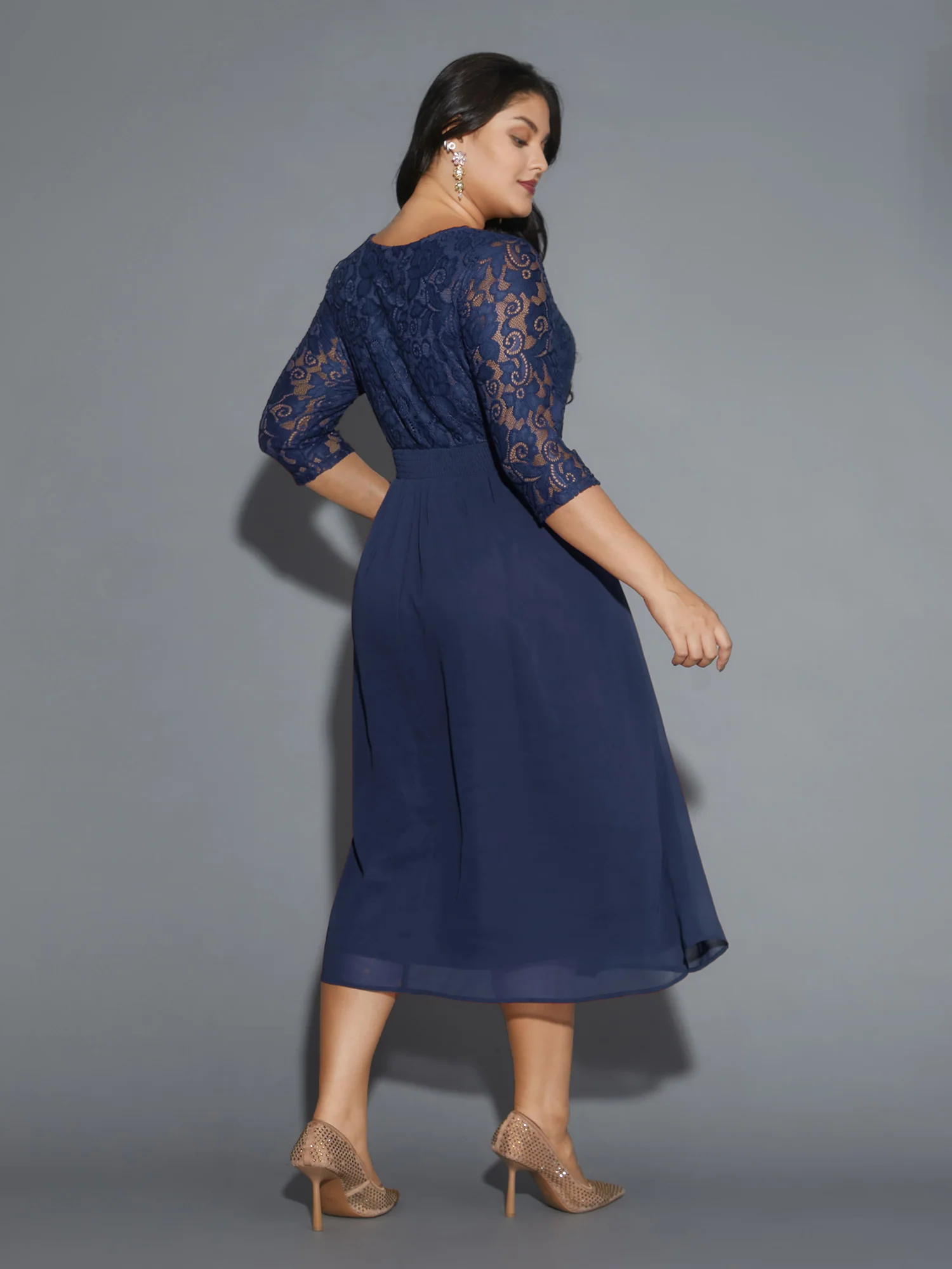 Lace Patchwork Shirred Midi Pocket Dress - Image 3
