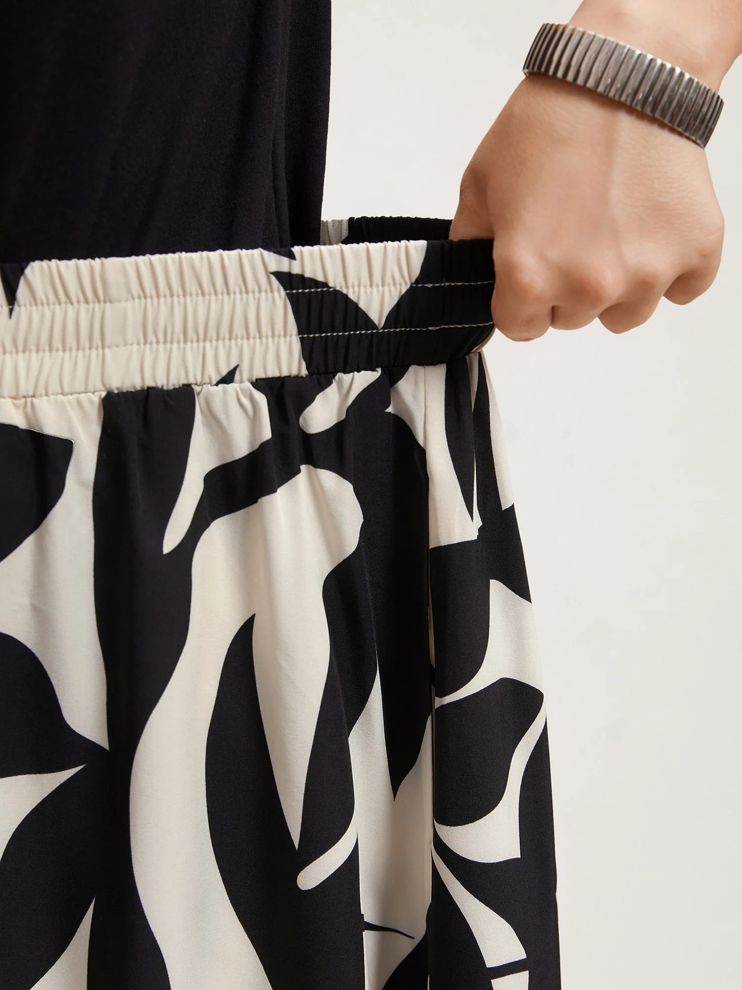 Leaf Print Stretchy-Waist Midi Skirt - Image 3