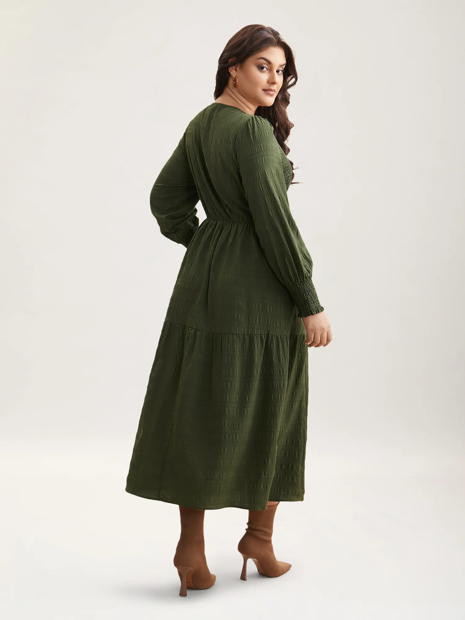 Plain Textured Shirred Midi Dress - Image 10