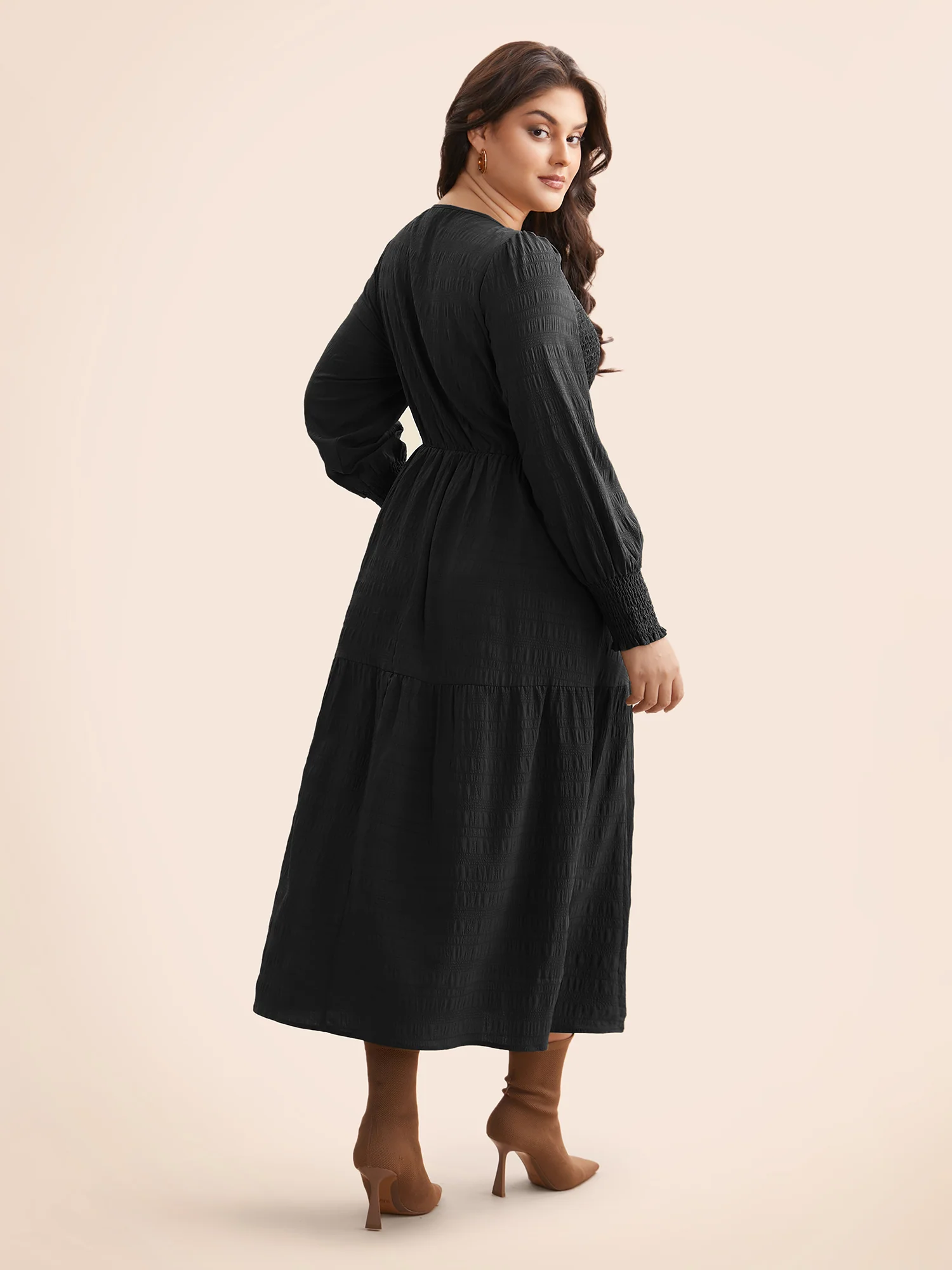 Plain Textured Shirred Midi Dress - Image 18