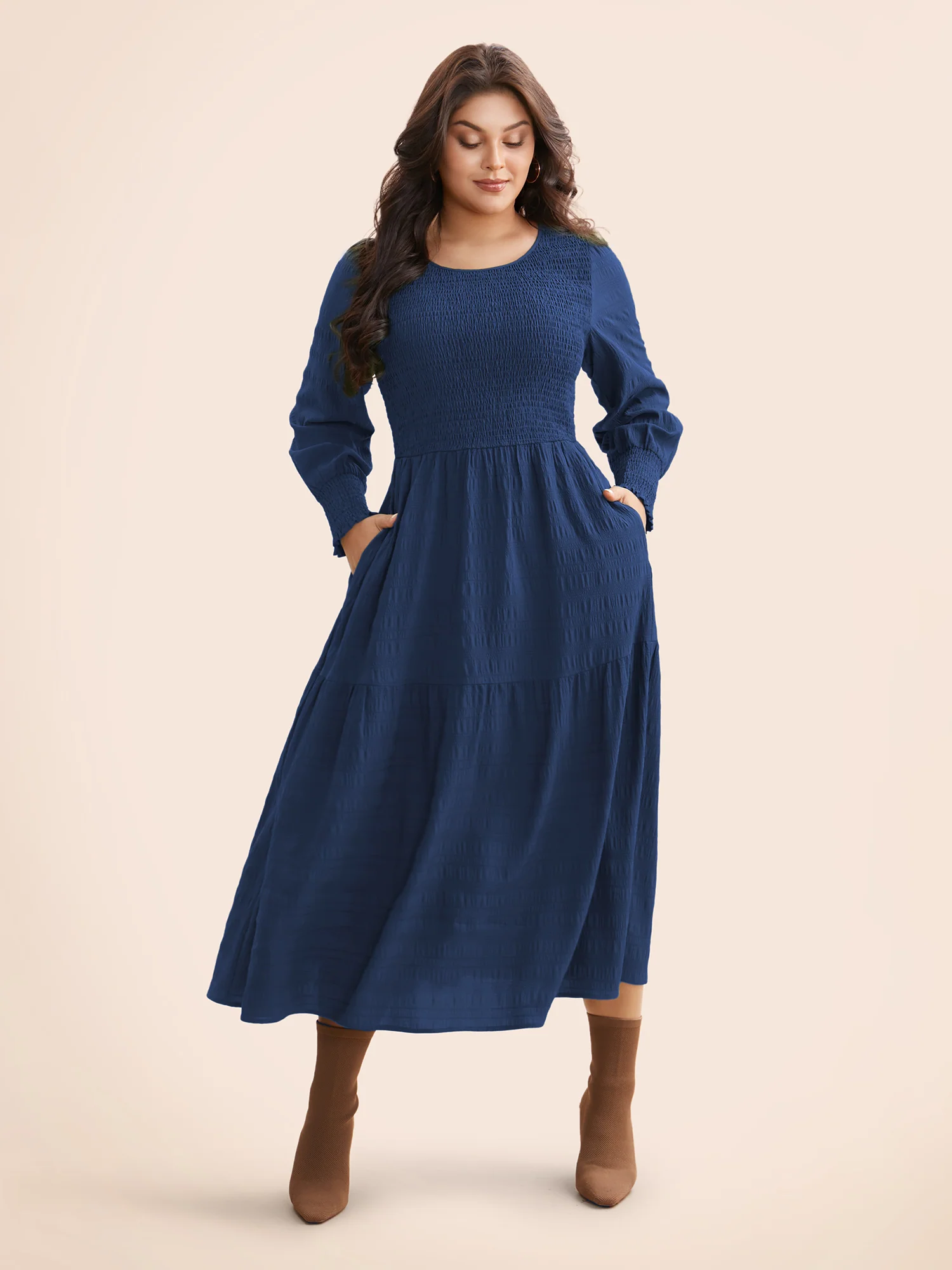 Plain Textured Shirred Midi Dress - Image 3
