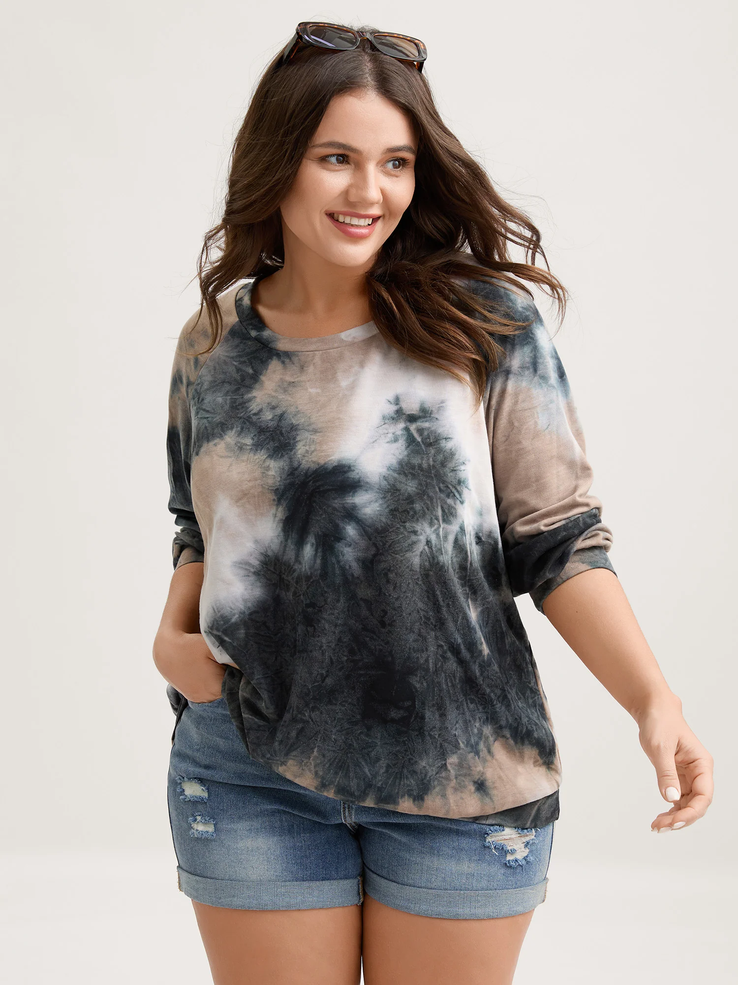 Round Neck Tie-Dye Sweatshirt - Image 5